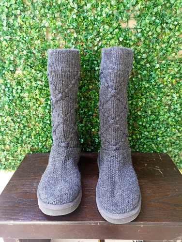 Chaussettes hautes grises pull