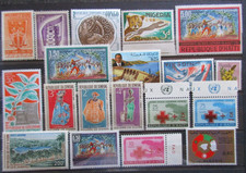 MONDE timbres N° divers neuf ** en TBE lot BN138