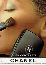publicité Advertising 0323 1980   maquillage joues  Chanel  contraste