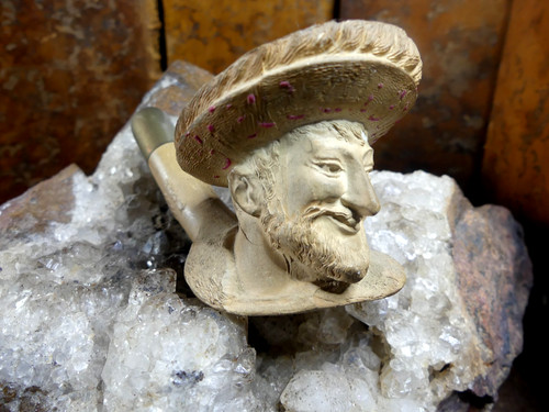 Pipe terre cuite par - terre,