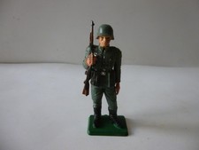 SOLDAT  ARMEE ALLEMANDE    V9  STARLUX