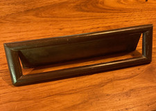 Ouverture boite aux lettres en laiton pour porte d'entrée.