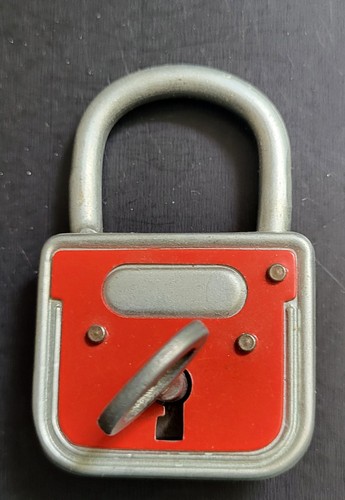 Ancien cadenas rouge vintage - ancien,