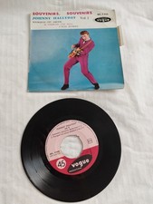 vinyle vogue  avec languette jhonny hallyday 45 tours souvenirs,souvenirs 