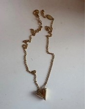 Collier Louis Vuitton M00857 Essential V Pendentif Or Authentique Occasion Japon