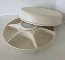 TUPPERWARE Serving Center