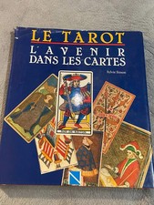 Le tarot. L'avenir dans les