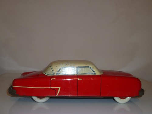 Rare ancienne voiture 824 - rare,