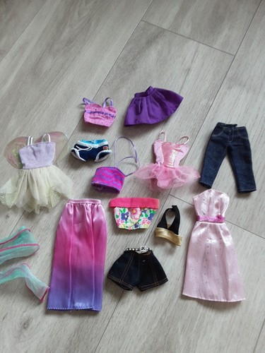 Lot vêtements barbie - lot,