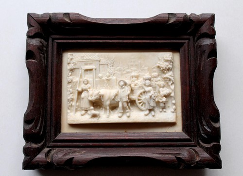 Bas relief calcaire petrifié - relief,