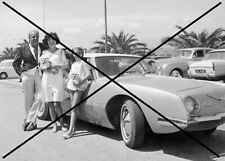 PHOTO DE RAYMOND LOEWY SA FEMME ET SA FILLE 1963