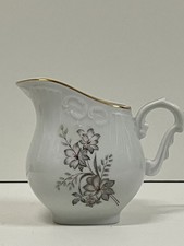 pot à lait , porcelaine 