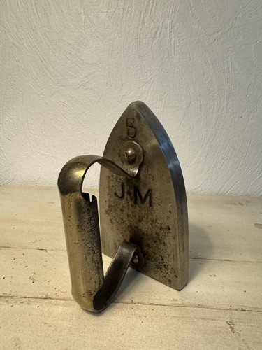 Ancien fer repasser en - à,