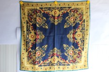 NINA RICCI Foulard en soie (39606)