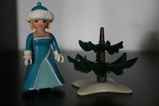 Playmobil patineuse Reine des Neiges et sapin