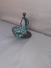 Femme en fer vêtue de perles photophore