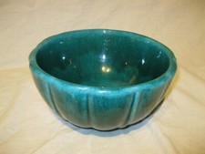 Ancien SALADIER COUPE À FRUITS en CÉRAMIQUE VERT Signé Signature à identifier