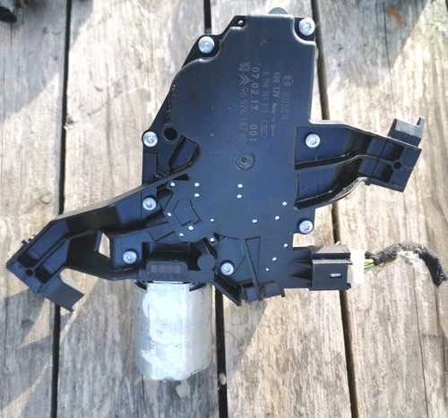 Moteur essuie glace arrière - essuie-glace,