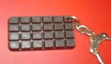 02 : PORTE CLES FIGURINE TABLETTE CHOCOLAT POULAIN