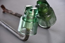 paire anciens isolateurs verre EDF Folembray n°262 idée deco patère ou autre