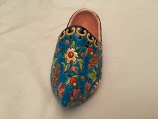 Ancienne petite bouquetière /