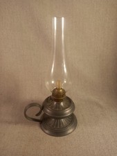 Ancienne lampe à huile en étain, lampe vintage et son globe en verre du XXe