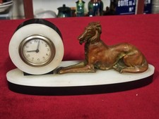 Horloge ancienne avec chien
