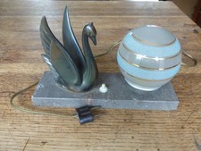 lampe de chevet marbre et régule  représentant un cygne ART DECO