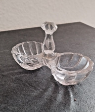 SALERON EN VERRE BLANC MOULÉ ET PRESSÉ