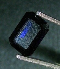 saphir naturel bleu 1,11 carat semi-transparent