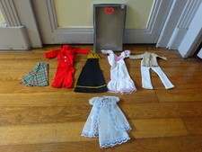 BARBIE LOT de 9 VETEMENTS