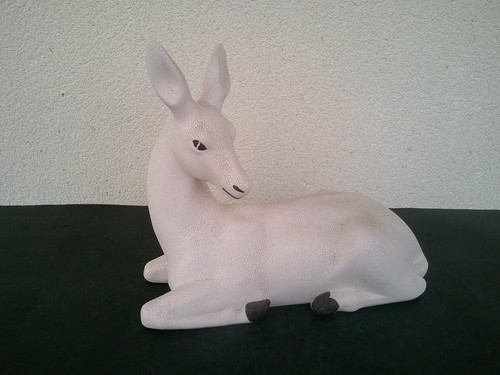 Biche couchee art - biche,