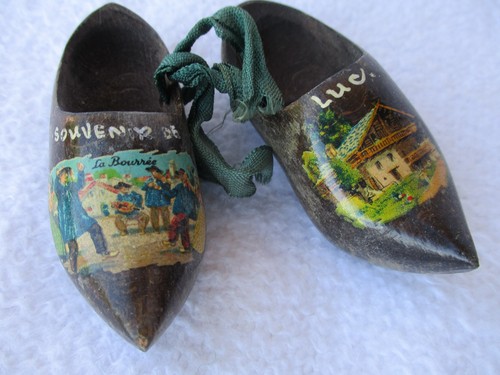 Deux anciens petits sabots - anciens,