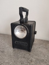 Ancienne Lampe De Cheminot. Lanterne De Chemin De Fer. Vintage. Wonder.