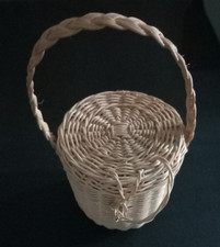 ANCIEN PETIT PANIER  DE POUPEE  EN OSIER AVEC RABAT  DINETTE ENFANT JOUET