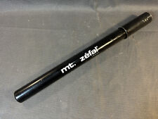 Ancienne pompe à vélo en