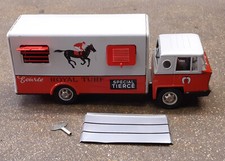 Camion Ecurie Royal Turf Tiercé mécanique en tôle JOUSTRA n°660 (1967)