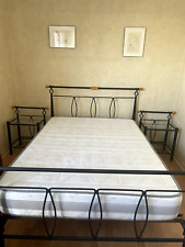 cadre de lit 140x190, sommier à lattes,  matelas et 2 tables de chevet assorties