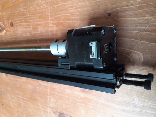 Moteur sur rail alu - avec, tige