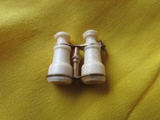 ancien pendentif a decor de jumelles turfiste assez rare