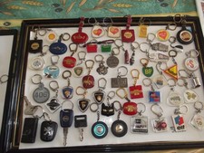BELLE COLLECTION DE 50 PORTE CLEFS SUR L AUTOMOBILE + A VOIR-COLLECTION ZODIAQUE
