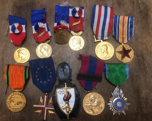 Insignes médailles militaire - insignes,