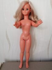 TRÈS JOLIE POUPÉE BETSIE DE BELLA AUX LÈVRES BLANCHES