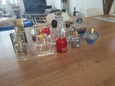 Bouteilles De Parfum Vides
