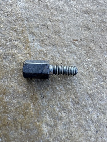 Boulon coté embrayage - boulon,