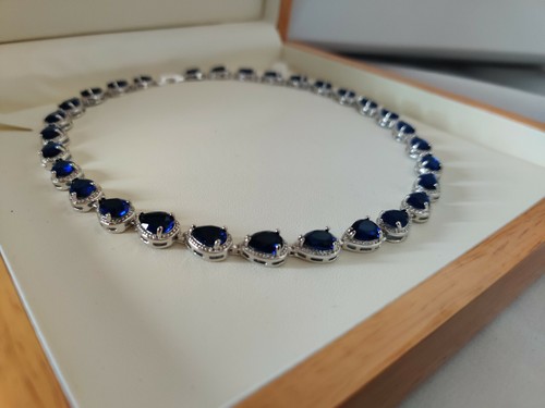 Blanc finition bleu saphir - or,