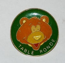 A03 / Pin's Pins Pin  vintage Publicitaire Table ronde ours signé PARKSON