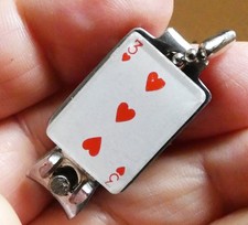 Ancien porte clé Coupe Ongles Carte à Jouer 3 de Coeur, Années 60.