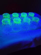 8 verres à liqueur ou  verrines ouraline parfait état