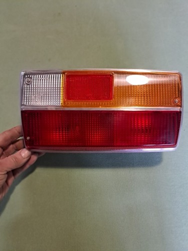 Peugeot 304 berline - berline, feu
